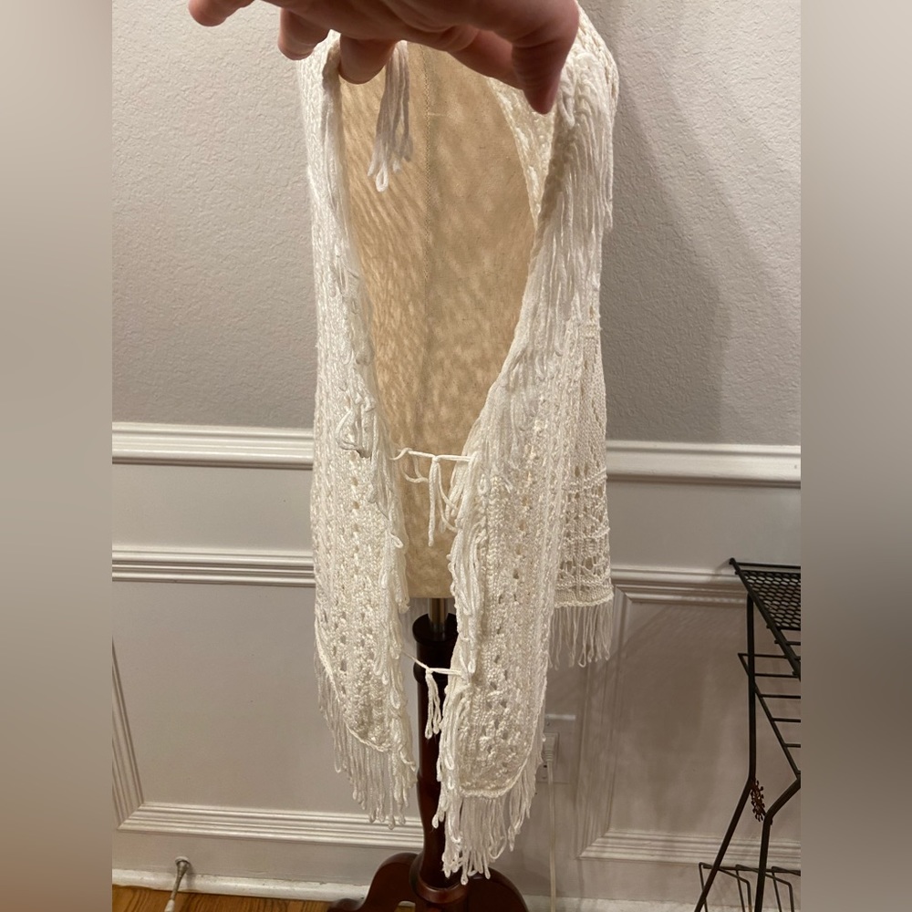 H&M Ivory Crochet Fringe Deep V-Neck Poncho Coverup Size Medium/Large - Picture 4 of 9